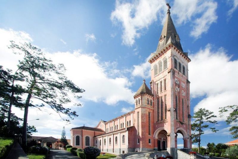 Nhà thờ Con Gà Đà Lạt | Công trình kiến trúc tôn giáo độc đáo - MOTOGO