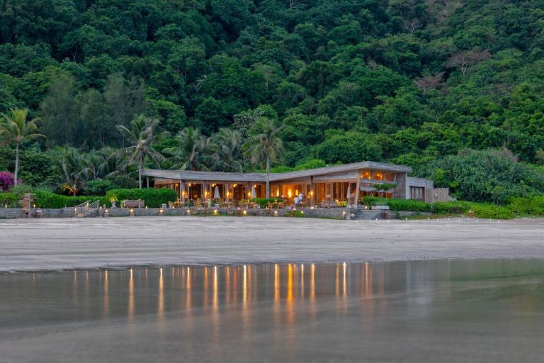 Six Senses Côn Đảo là một khu nghỉ dưỡng sang trọng nằm trong một vườn quốc gia và bên bờ biển của Côn Đảo