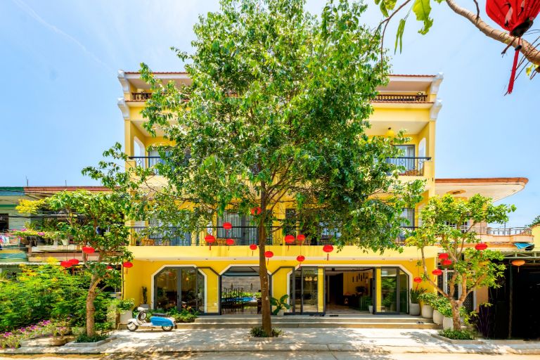 Homestay Chillax Old Town Villa, tọa lạc tại số 18-22 Ngô Quyền, Hội An, Quảng Nam, homestay mang đến không gian yên tĩnh, đậm đà hơi thở cổ kính của phố cổ 