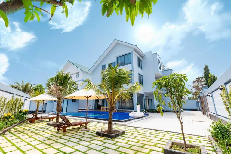 Chou Villa Chillin sở hữu tổng diện tích lên đến hơn 1000m2 bao gồm cả khuôn viên và khu vực nhà nghỉ 
