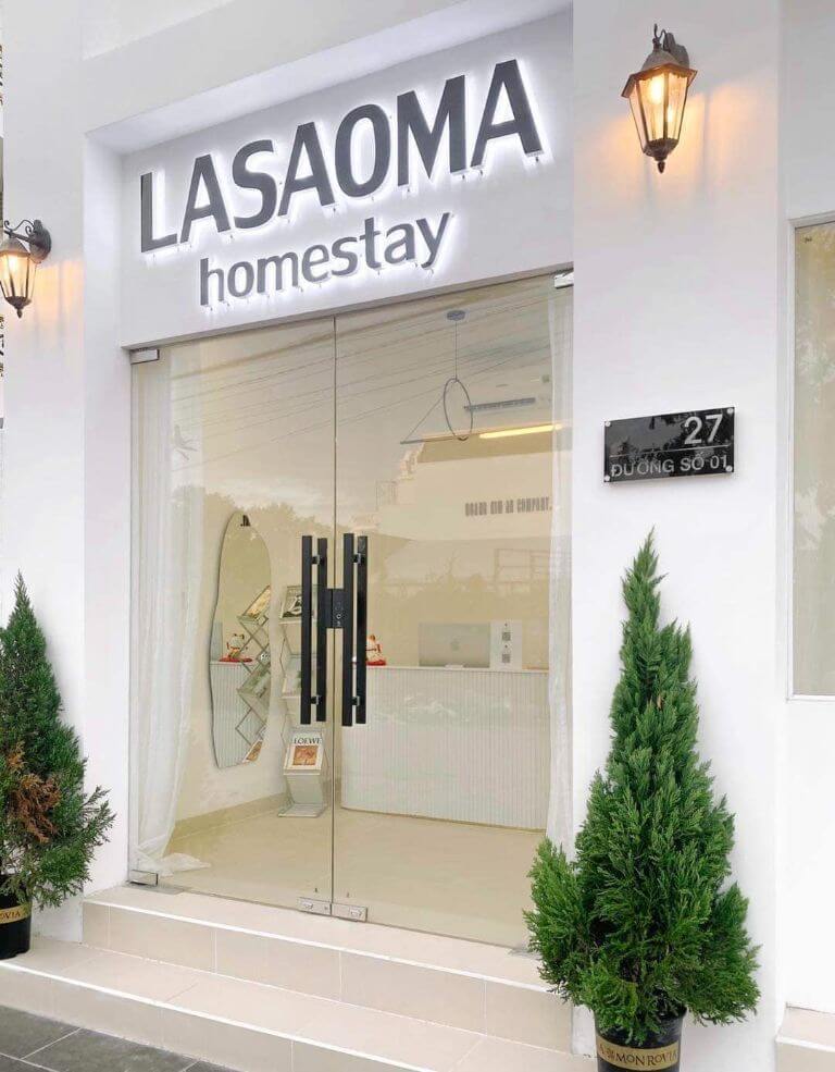 LASAOMA Homestay thiết kế độc đáo, khuôn viên giống những ốc đảo