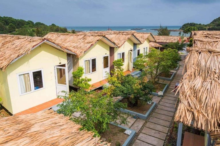 Bungalow Tiên Sa Cô Tô gồm các căn lưu trú như căn nhà nhỏ cấp 4, tạo nên không gian sống gần gũi, thân quen của người Việt Nam (nguồn: facebook.com)