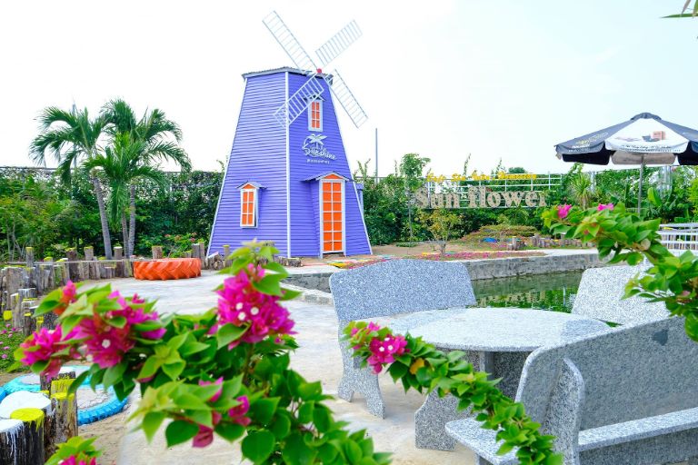 Nằm cách trung tâm thành phố chỉ 1km, Sunflower homestay Ninh Thuận nằm tại địa chỉ số 18 Nguyễn Thị Minh Khai, Mỹ Bình, Phan Rang 