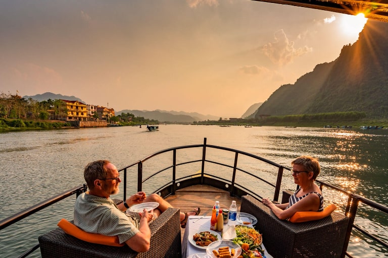 Tại đây, du khách có thể trải nghiệm đi du thuyền tham quan sông Son có "một không hai" (nguồn: facebook.com)