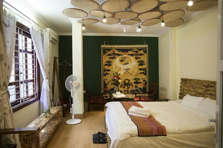 Phòng ngủ rộng rãi, sạch sẽ có đầy đủ mọi nội thất cơ bản