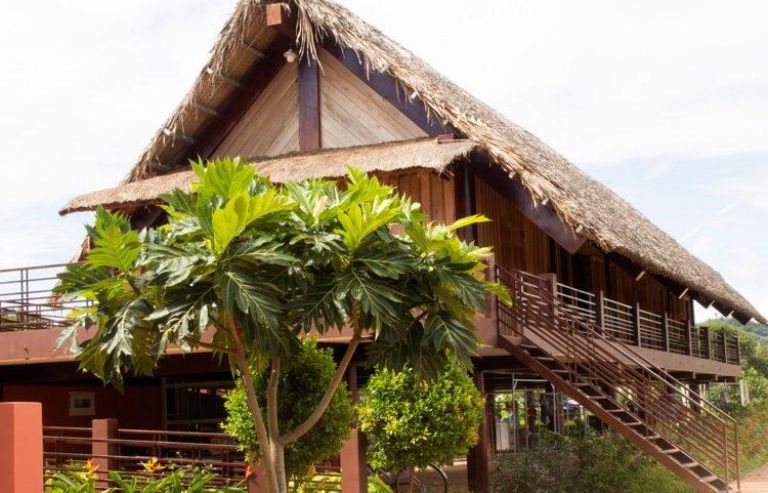 nhà may mắn homestay