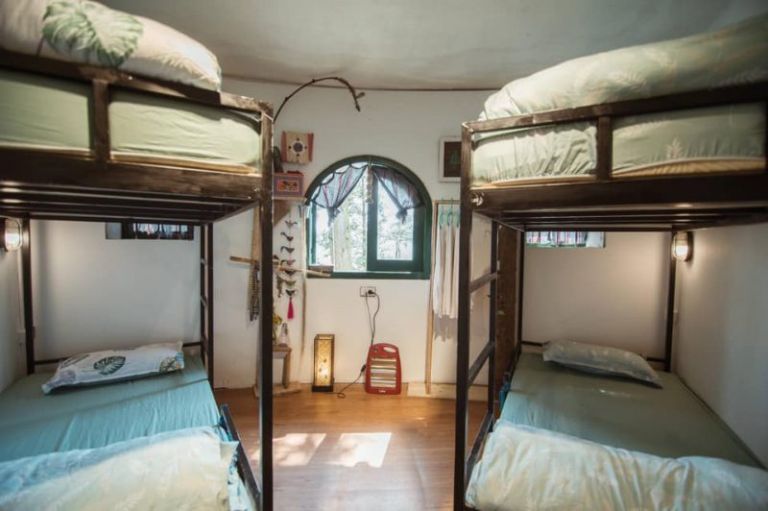 Phòng Dorm tại Coóng là hình thức phòng tập thể có thể chứa tối đa 10 người, đây là sự lựa chọn tuyệt vời cho các nhóm bạn đang chuẩn bị đi du lịch Sapa.