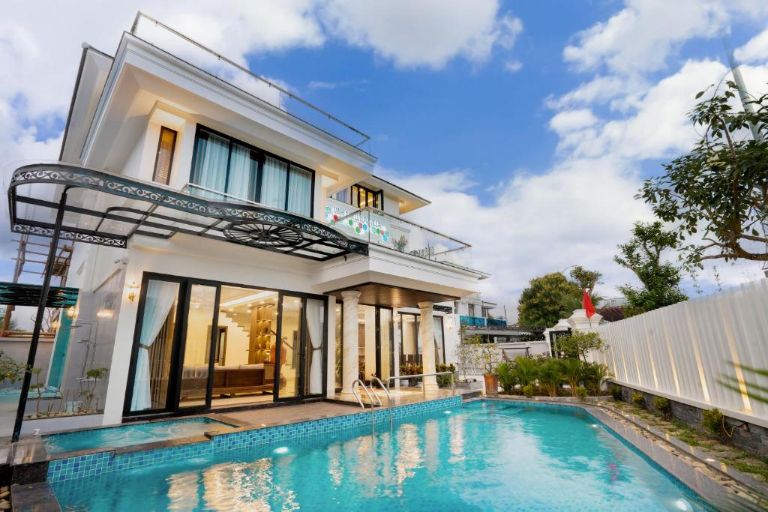 Minh Anh Luxury Villa là một trong những homestay Sầm Sơn hot hit trong thời gian gần đây.