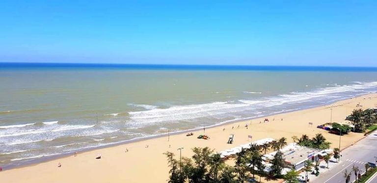 FLC Sầm Sơn có bãi biển riêng dành cho khách lưu trú và cư dân. 