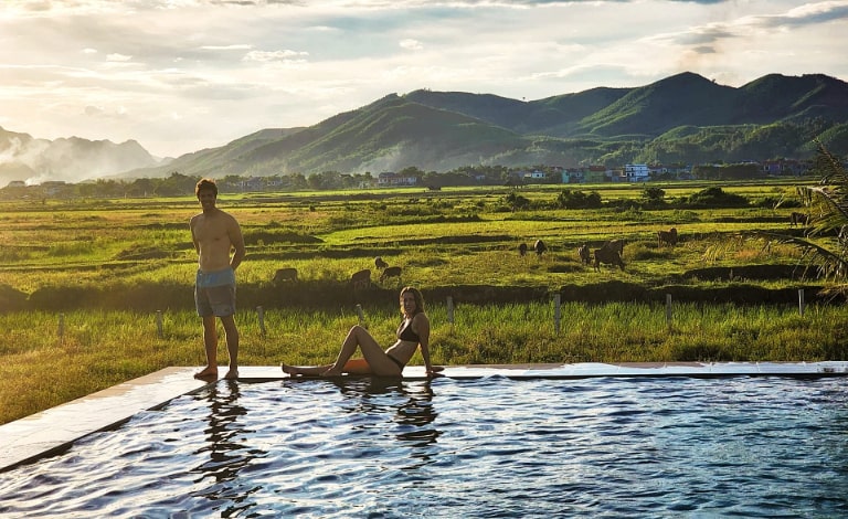 Karst Villas được xem là nơi ngắm cảnh hoàng hôn đẹp nhất trong số các homestay Phong Nha. (nguồn: booking.com)