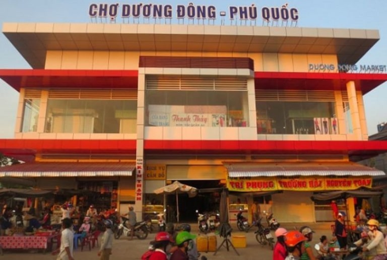 Chợ Dương Đông Phú Quốc nổi tiếng với sản phẩm gì?
