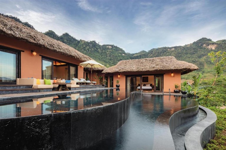 Resort Hòa Bình - Avana Retreat đạt tiêu chuẩn 5 sao quốc tế sở hữu các căn bungalow riêng biệt. 