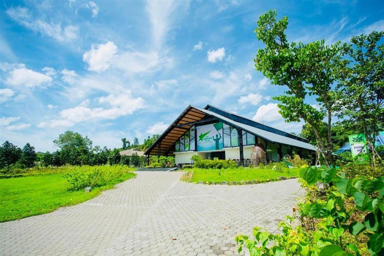 An Lạc Eco Farm and Hot Springs là một trong những resort Hòa Bình có diện tích lớn nhất. 