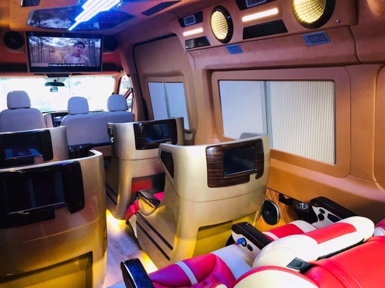 Ghế nhà xe Hà Nội Thanh Hoá này cũng có thể gập lại tạo không gian rộng rãi, thoáng mát, thuận tiện di chuyển trong xe. (Nguồn: Internet)