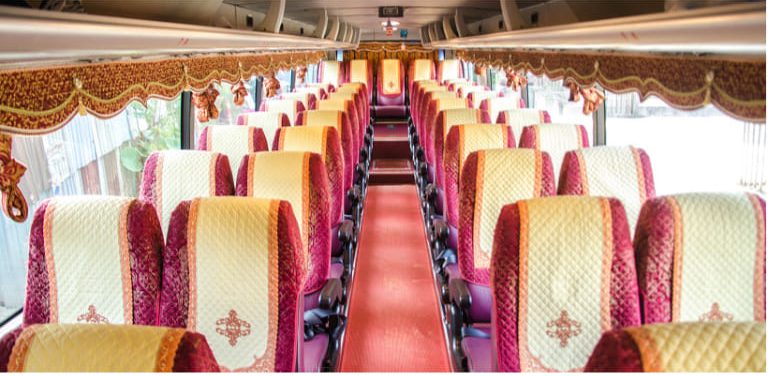 Dòng xe 35 ghế ngồi của Hải Vân có nội thất rộng rãi, sạch sẽ.