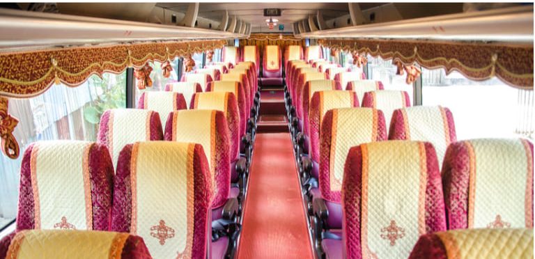 Khoang hành khách trên xe 45 ghế ngồi của nhà xe Bình Minh Tải luôn trong trạng thái sạch sẽ, thoáng mát. 