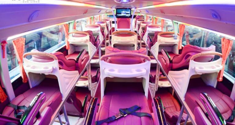 Giường nằm cao cấp trên xe khách Thuận Thảo phục vụ nhu cầu nghỉ ngơi của hành khách trong chuyến đi. 