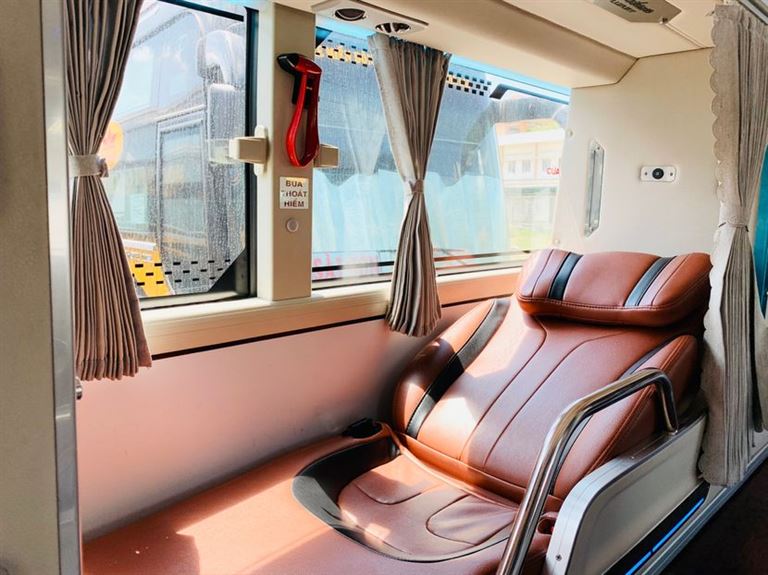 Du khách sẽ vô cùng ngạc nhiên với không gian sang trọng, tiện nghi, hiện đại của xe khách Sài Gòn Bình Dương - Hoàng Thuỷ.