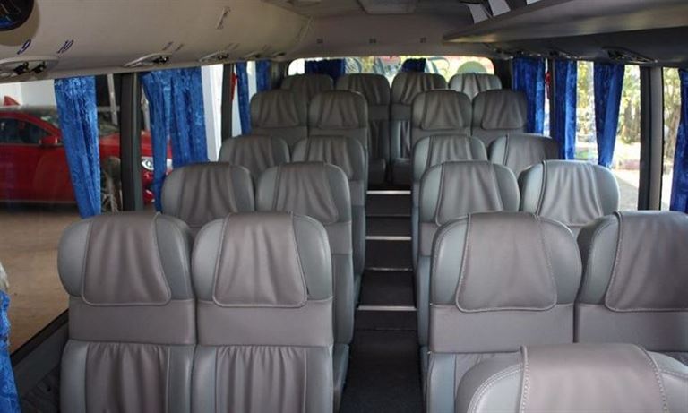 Hệ thống ghế ngồi của xe khách Thành Công là loại cao cấp, được lót đệm rất êm ái và hạn chế rung xóc ở mức tối đa. 