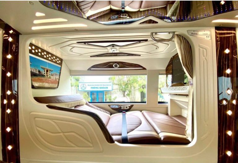 Ngoài ra, khách hàng còn có thể chọn dòng xe 20 phòng VIP với giường nằm rộng gấp đôi, và nhiều tiện nghi riêng biệt.
