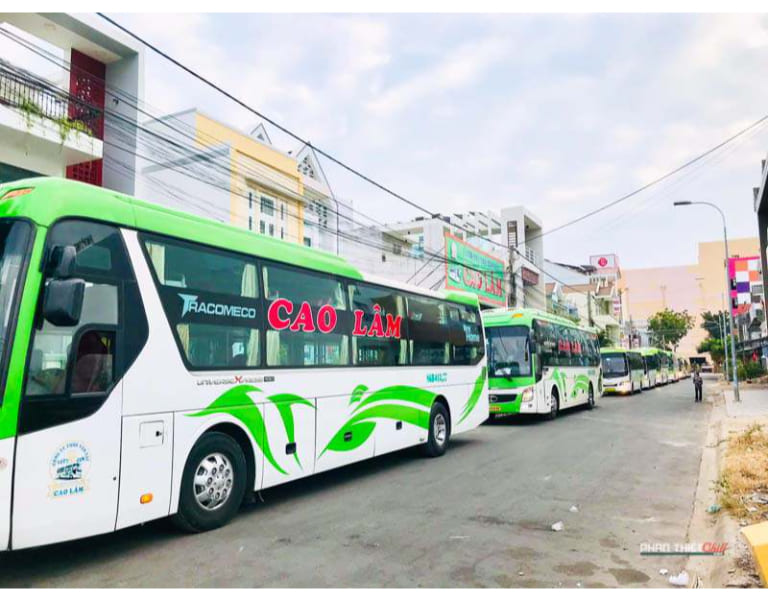 Nhà xe Cao Lâm mang đến tuyến Sài Gòn - Phan Thiết xe khách 35 chỗ ngồi.