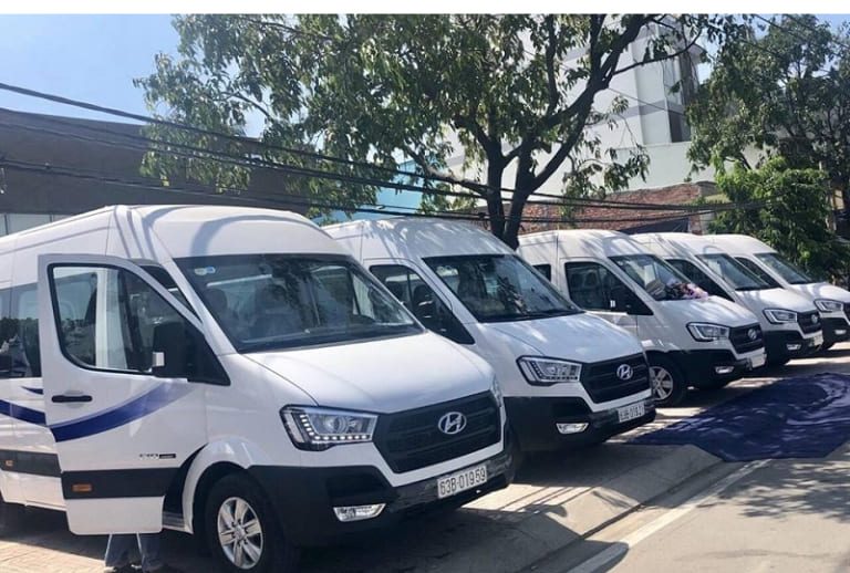Nhà xe Hải Duyên sở hữu dàn xe Ford Transit 16 chỗ cao cấp phục vụ khách đi xe Sài Gòn Tiền Giang mỗi ngày.