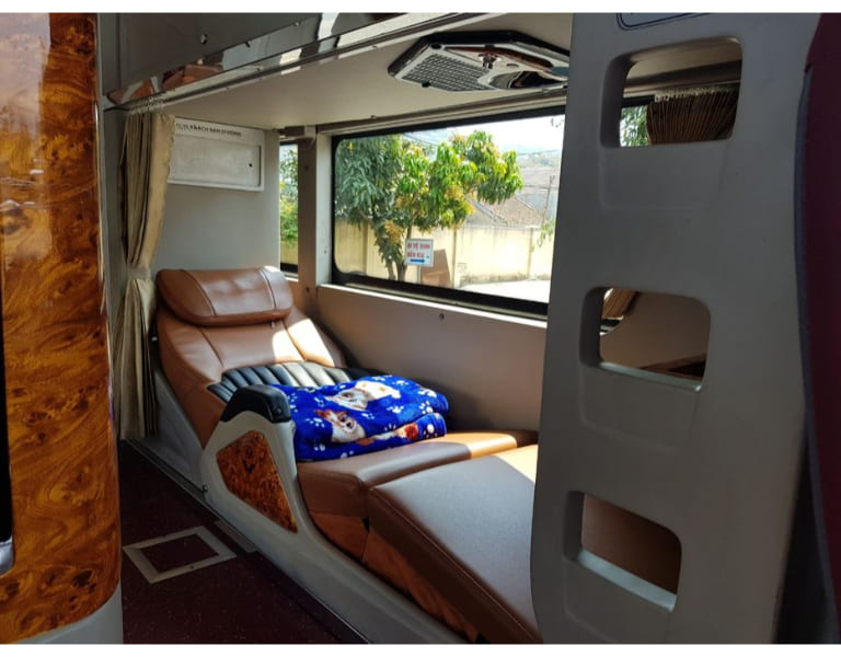 Khoang hành khách trên xe Sài Gòn Vĩnh Long được trang bị toàn bộ đều là nội thất mới, chất lượng và hiện đại nhất. 