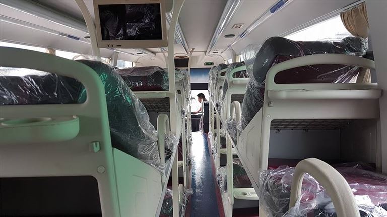 Xe khách Tăng Tín trang bị đầy đủ các trang thiết bị đời mới và hiện đại. Đảm bảo không gian nghỉ ngơi tuyệt vời nhất cho du khách. 