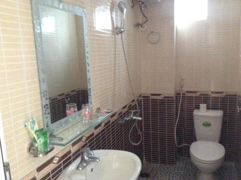 Khu vực phòng tắm tại cơ sở nhà nghỉ này cũng đạt được chất lượng cơ bản mà du khách tìm kiếm 