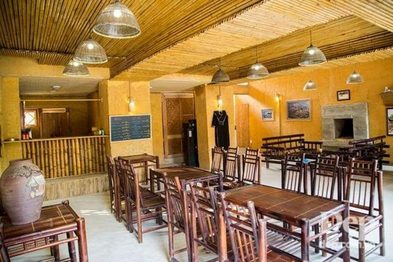 Hạ Thành homestay có riêng khu vực nhà hàng ăn uống riêng, phục vụ quý khách bữa ăn sáng tối free khi đặt phòng nghỉ qua đêm. 