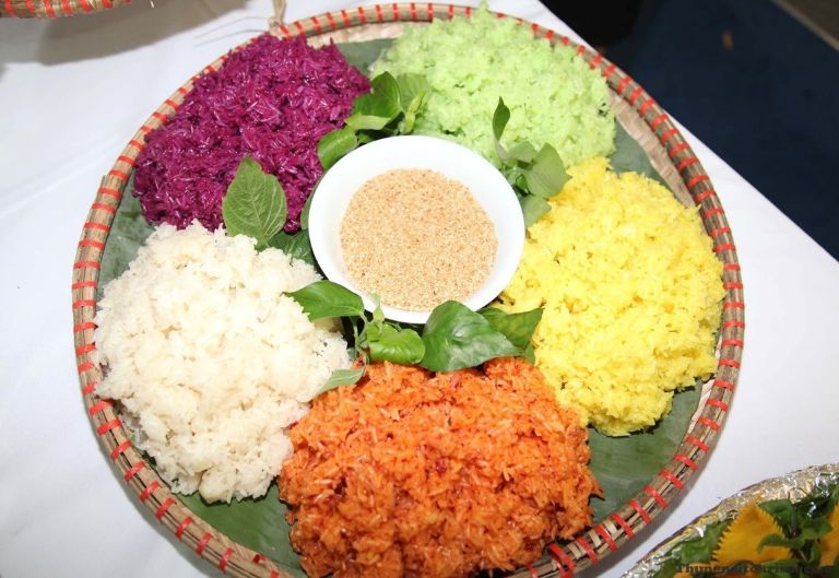 Đến với homestay, bạn chắc chắn sẽ phải thưởng thức các món ăn ngon đặc sản nơi bản làng vùng Điện Biên (nguồn: thungnaitourism.com)