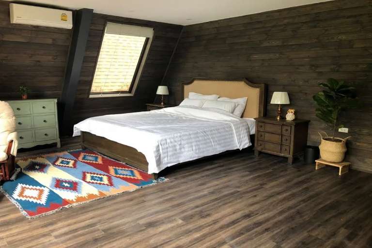 Một chiếc phòng ngủ gác mái vô cùng tinh tế, nhẹ nhàng