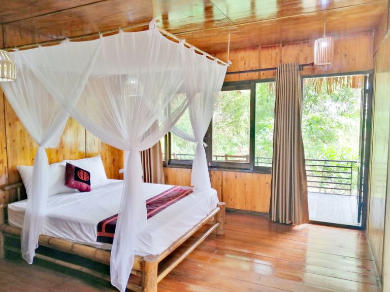 Homestay Mai Châu Hòa Bình này có phong cách decor tối giản, tạo tối đa không gian nghỉ ngơi thoải mái cho du khách (nguồn: maichaufarmstay.com)