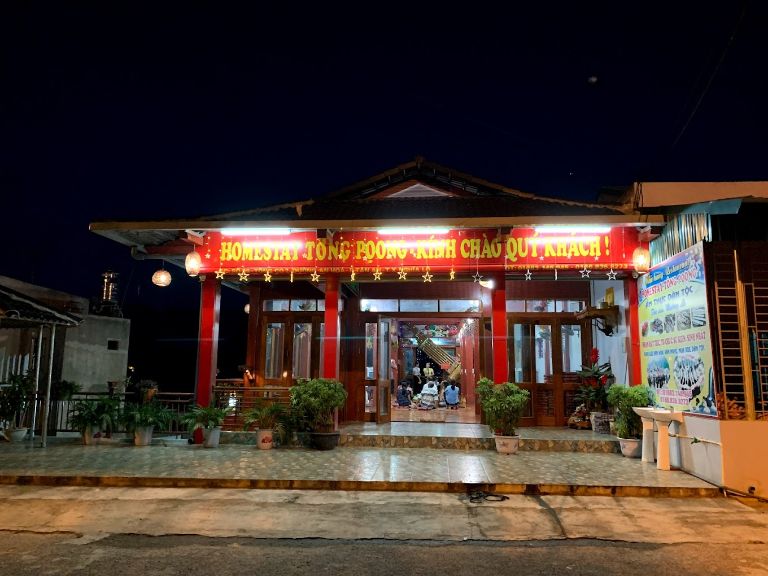 Homestay Tông Poong Nghĩa Lộ được cung cấp đa dạng các dịch vụ cho khách du lịch như ăn uống, nghỉ ngơi, giao lưu,..