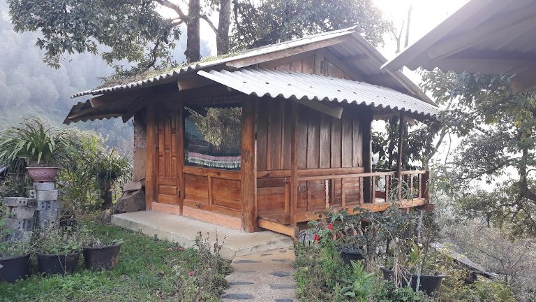 Homestay Chinh Ly Sìn Suối Hồ Lai Châu cung cấp nơi nghỉ dưỡng với các căn Bungalow nhỏ xinh, đảm bảo độ riêng tư