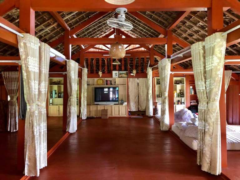 Phòng ngủ tại homestay Hoàng Việt rộng rãi, thoáng mát
