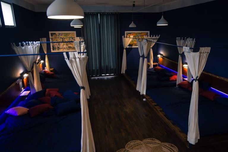Phòng ngủ với diện tích lớn, có sức chứa lên đến 20 người (nguồn: bamboovietnamtravel.com.vn)