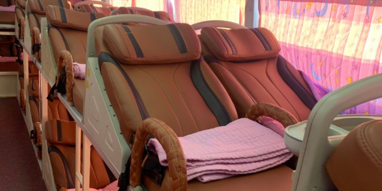 Giường nằm trên xe Toàn Thắng khá rộng, có đầy đủ khăn gối nằm cho hành khách sử dụng. 