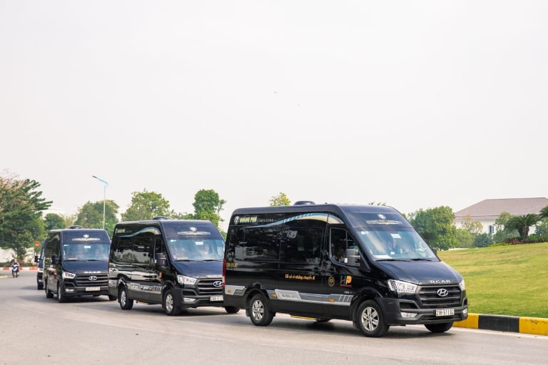 Duy Khánh Duy Khánh Limousine ( 1 tiếng 1 chuyến – đón trả tận nơi ) sở hữu tần suất hoạt động dày đặc ( 1 tiếng 1 chuyến – đón trả tận nơi )