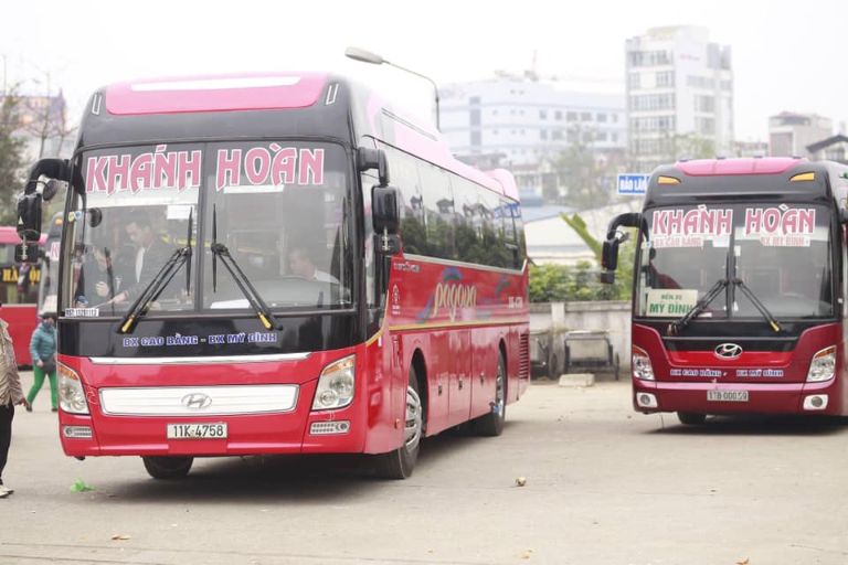 Xe khách Khánh Hoàn tuyến Hà Nội Cao Bằng sửu dụng dòng xe 42 chỗ rộng rãi, đảm bảo riêng tư cho khách hàng