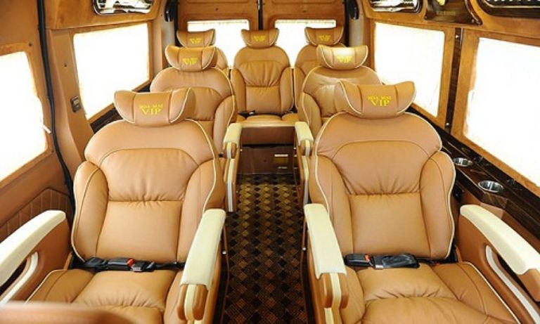 Nhà xe sử dụng xe limousine 9 chỗ ngồi hạng sang rộng rãi, đầy đủ tiện nghi 