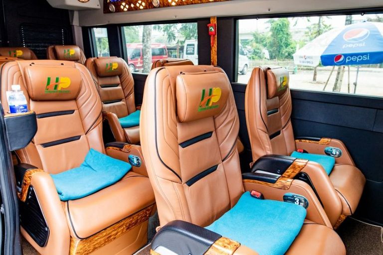 Xe limousine Nhật Hồng được thiết kế sang trọng, đầy đủ tiện nghi nhằm mang đến chuyến đi tuyệt vời nhất dành cho hành khách 
