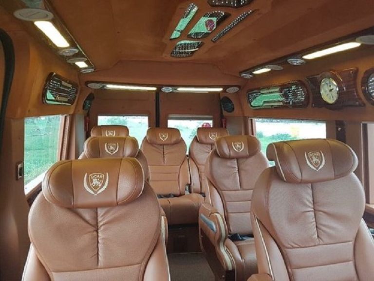 Hệ thống ghế bọc da vô cùng êm ái được lắp đặt trên hầu hết những chuyến xe limousine Hà Nội Phú Thọ để đảm bảo sự thoải mái trên cung đường dài cho khách