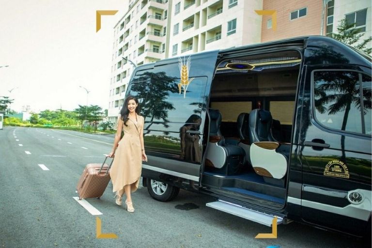 Với dòng xe limousine VIP 9 chỗ Hà Nội Phú Thọ, Hanoi Limo luôn được du khách lựa chọn hàng đầu cho các chuyến đi du lịch, công tác hoặc đón tiễn khách hàng.