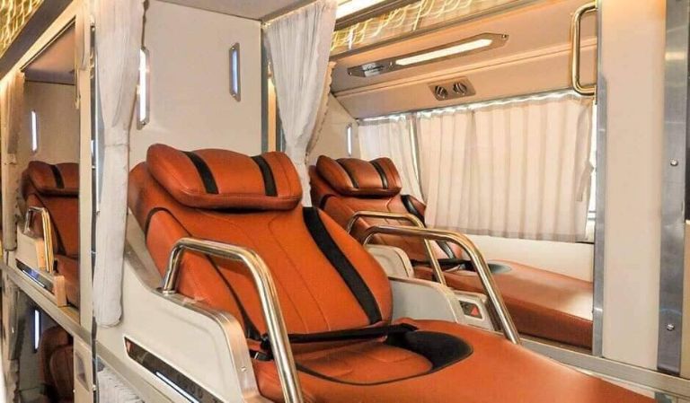 Vì hành trình kéo dài hơn 9 tiếng đồng hồ nên hãng đã lắp đặt dàn ghế chất lượng cao để đảm bảo giấc ngủ cho khách trên xe limousine Hà Nội Quảng Bình