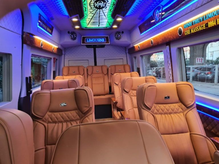 Nội thất bên trong xe limousine được thiết kế hiện đại, sang trọng, thoải mái, rộng rãi