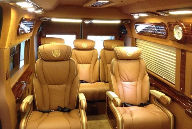 Dòng xe limousine Hà Nội Thái Bình này có hệ thống ghế bọc da vô cùng êm ái, đảm bảo trải nghiệm tốt nhất cho người sử dụng