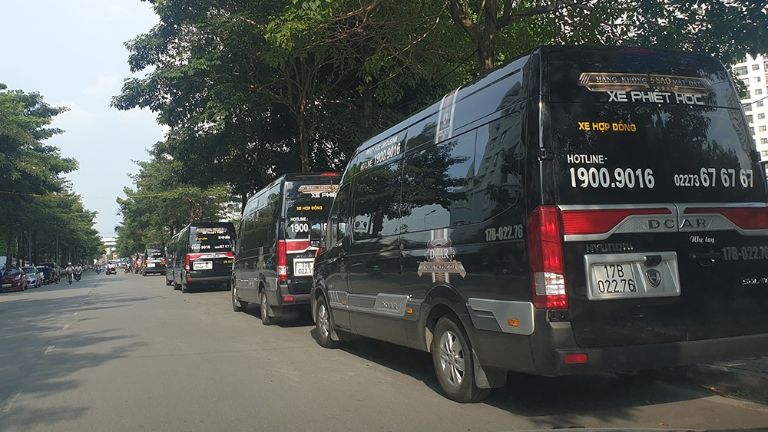 Hiện tại, xe limousine Hà Nội Thái Bình này đang sử dụng dòng xe Solati mới 11 chỗ ngồi VIP với nội thất vô cùng sang trọng 