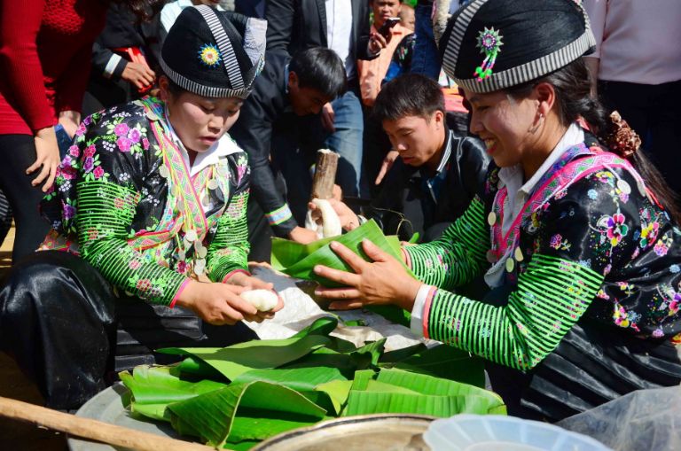 Lưu trú tại Highland Hmong Homestay, bạn sẽ có cơ hội trải nghiệm lễ hội làm bánh dày truyền thống của người dân tộc H'mong (nguồn: vietnamplus.vn)