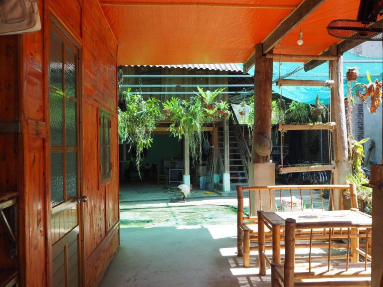 Cò's Homestay Bản Lác được xây dựng theo kiến trúc truyền thống, với những căn nhà và nội thất sử dụng chất liệu gỗ tự nhiên, giúp du khách hòa mình vào thiên nhiên (nguồn: facebook.com)